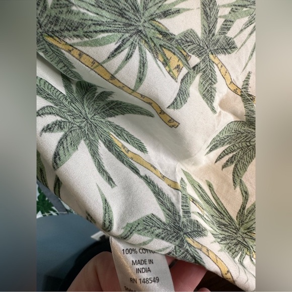 Free Planet Printed Poplin Short Sleeve Button Up Shirt in Tropical Palms Print - Picture 6 of 9